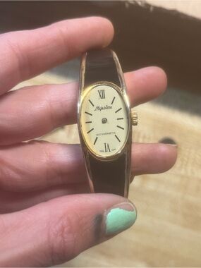 🔥🔥SOLD!!! Majestime vintage Gold-Tone Oval Bangle Watch